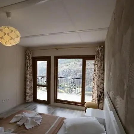 Onur Fethiye * Фаралия